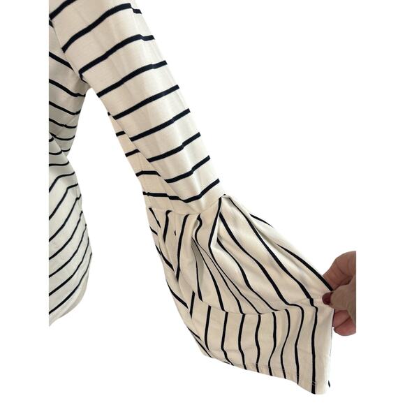 Top Women SZ S Bell Sleeve White Blue Striped Boho Cottage Core Gibson Latimer - Picture 3 of 7